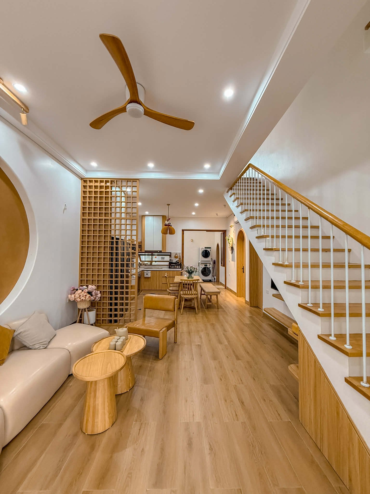 Gia chủ tự tìm mẫu cho toàn bộ nội thất và đặt làm theo ý tưởng, kích thước cho phù hợp với không gian