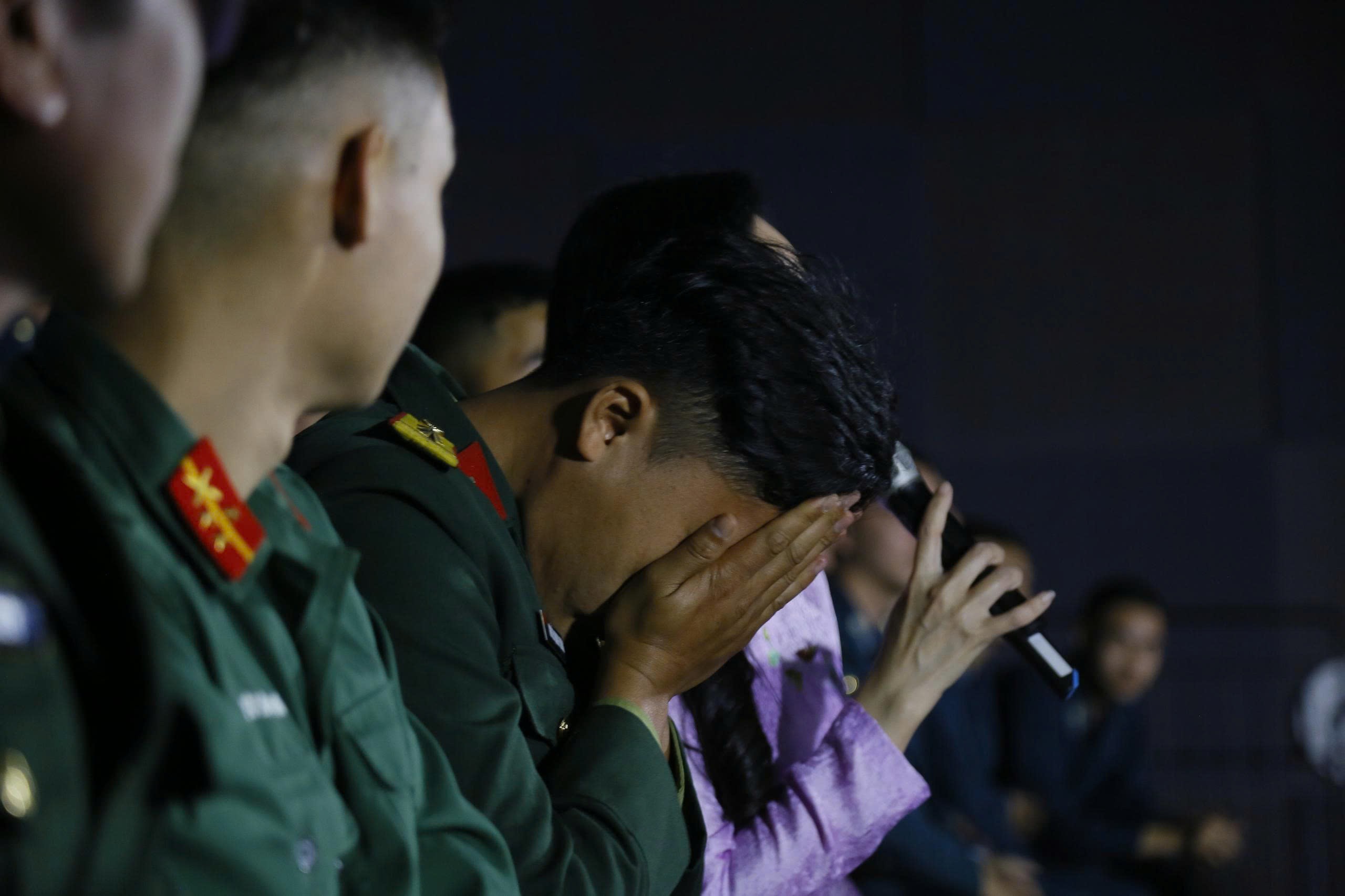 Trung úy bật khóc khi gặp lại bạn gái trên sóng trực tiếp - 5