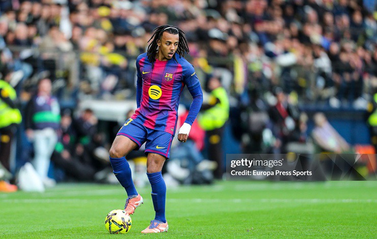 Barcelona đón tin dữ: Kounde nguy cơ nghỉ 4 tuần, bỏ lỡ Siêu cúp Tây Ban Nha - 1