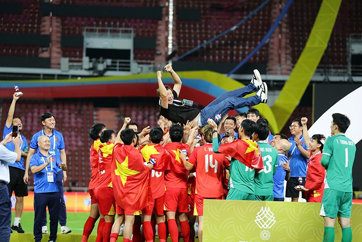 HLV Kim Sang Sik&nbsp;giữ nguyên bộ khung U22 Việt Nam vừa giành HCV bóng đá nam SEA Games 33