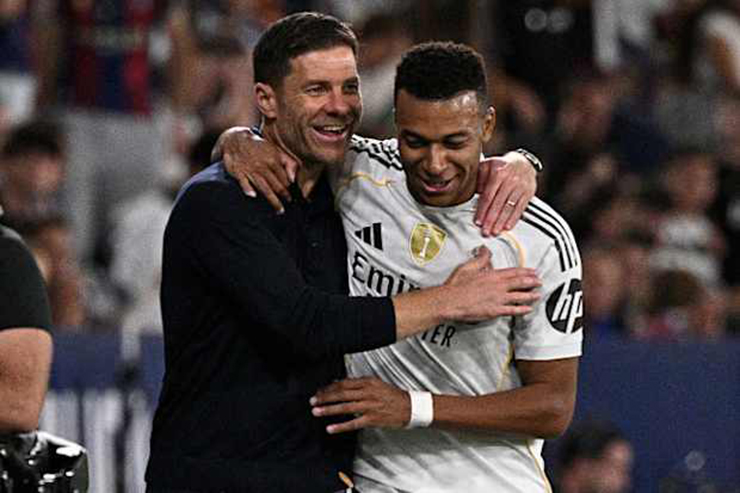 HLV Xabi Alonso dành lời khen cho Mbappe sau thành tích lịch sử