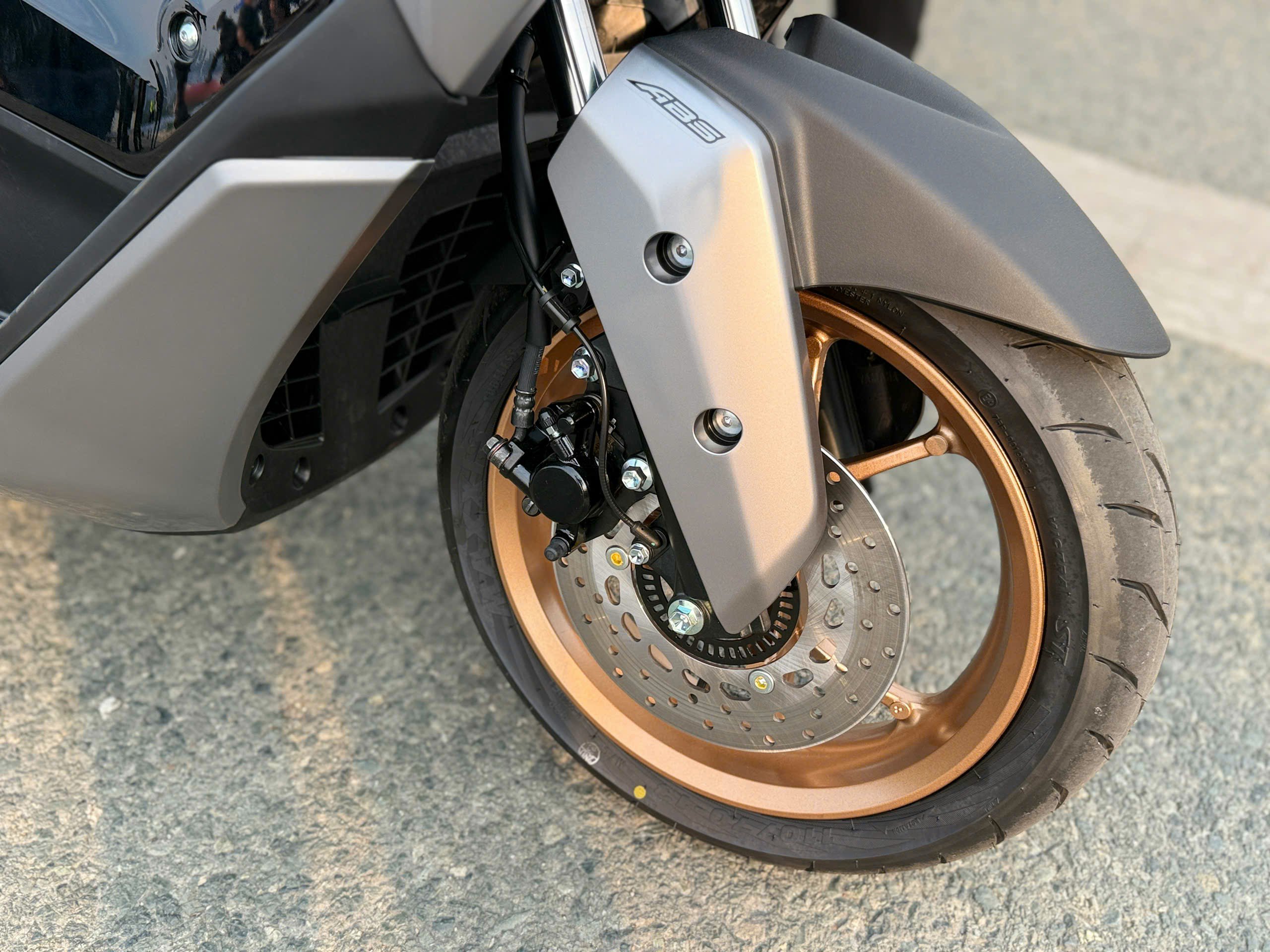 Hệ thống an toàn chống bó phanh (ABS) được trang bị trên xe.