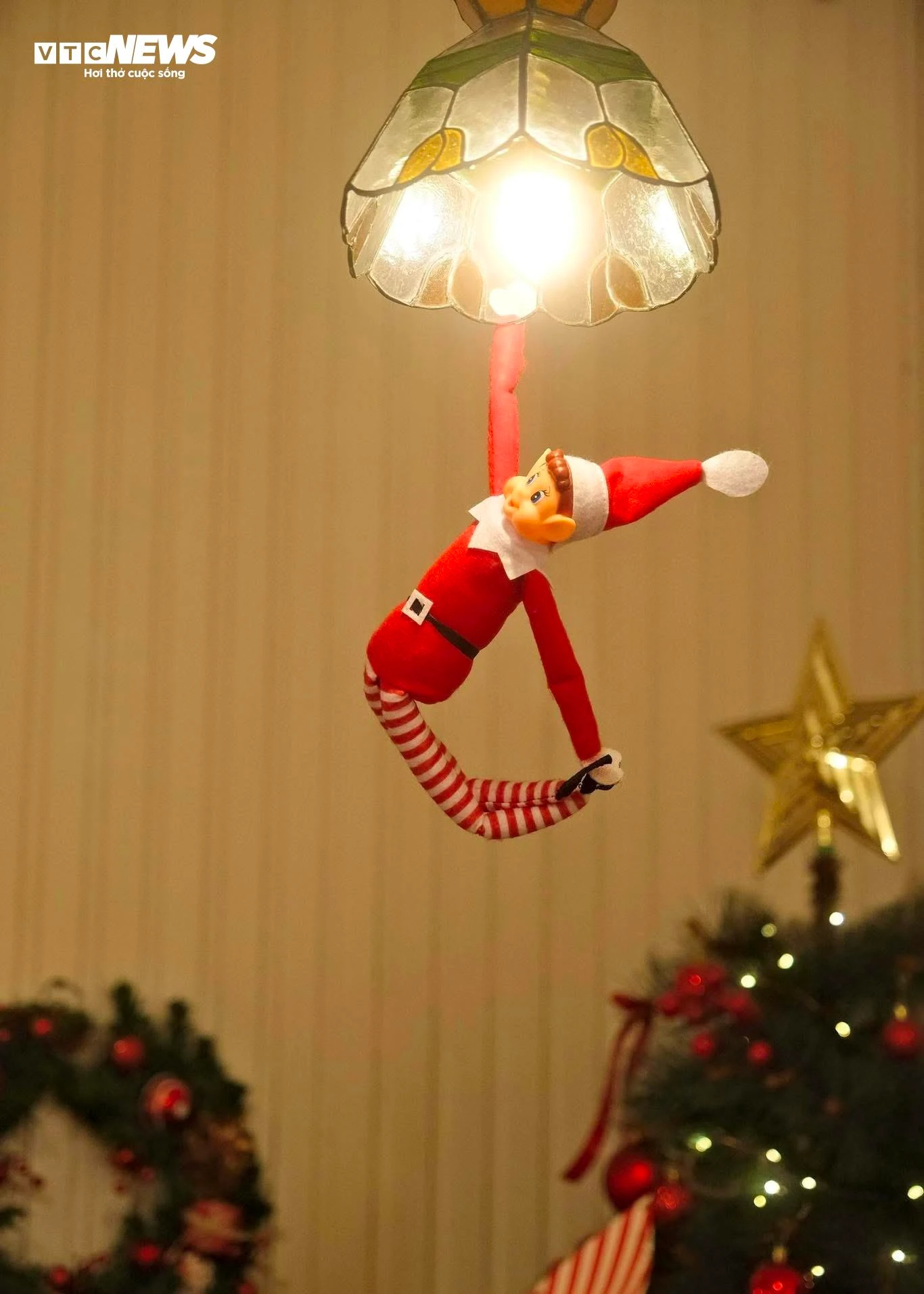 Hàng quán ở TP.HCM rực rỡ không khí Giáng sinh, giới trẻ đua nhau check-in - 13