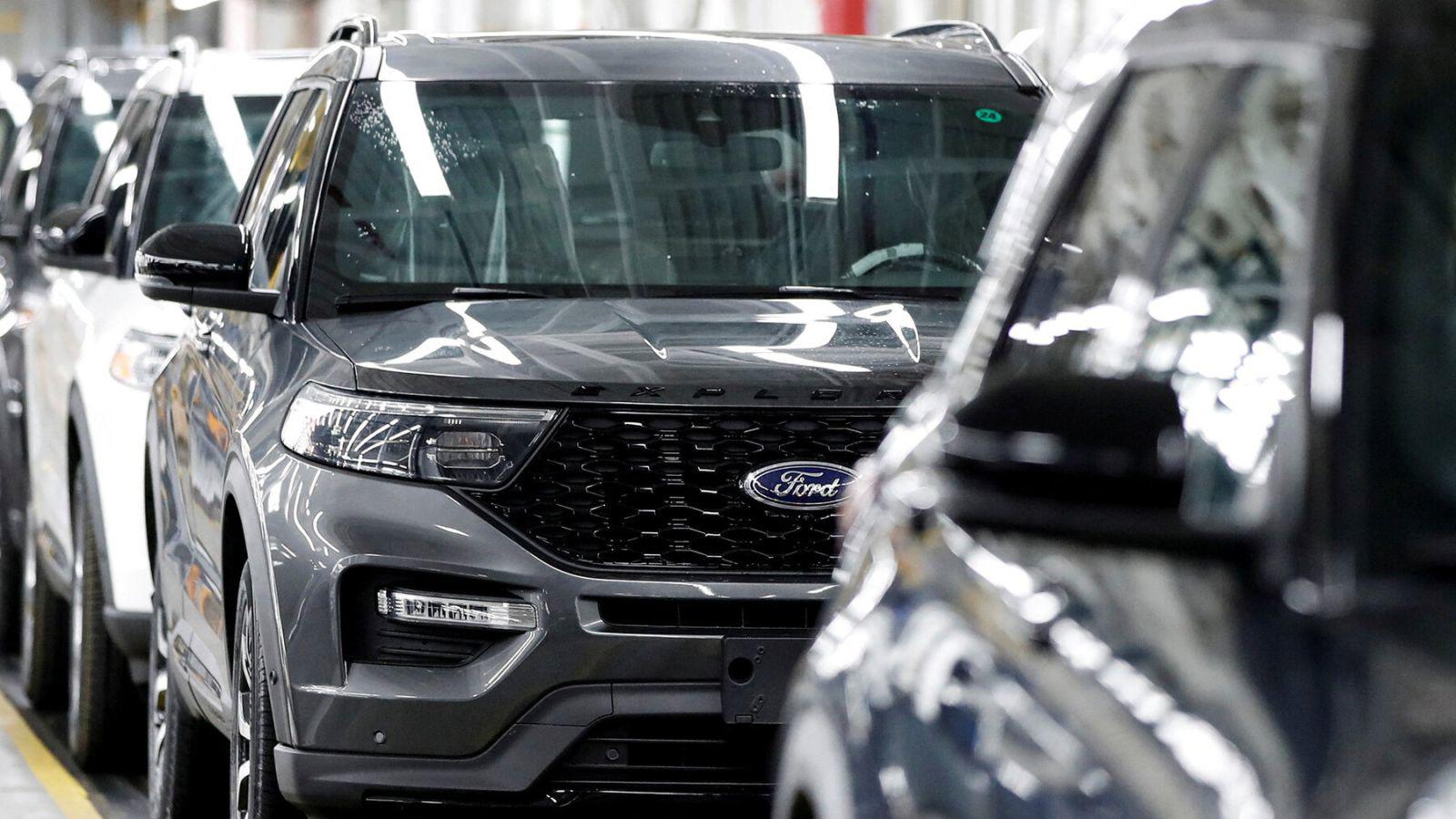 Ford Explorer lại tiếp tục cần cập nhật phần mềm IPMB và căn chỉnh Camera 360 độ.