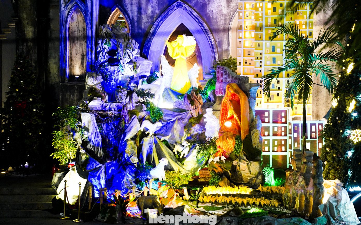 Biển người đổ về Nhà thờ Lớn đón Giáng sinh sớm - 2