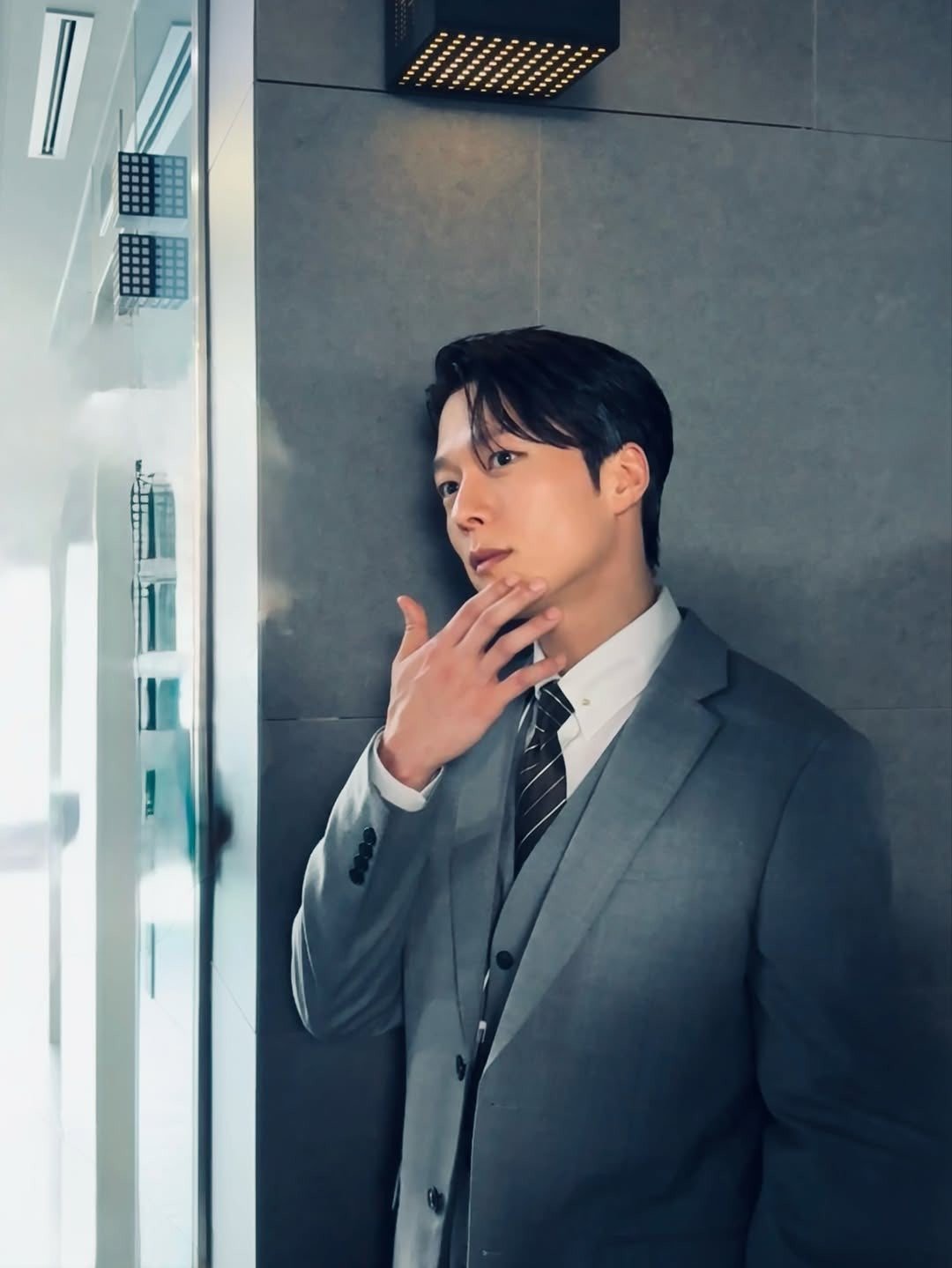 Sau hơn một thập niên hoạt động với nhiều thăng trầm, nam diễn viên sinh năm 1992 cho thấy sự thay đổi rõ rệt về hình ảnh, phong độ diễn xuất lẫn vị thế trong ngành.