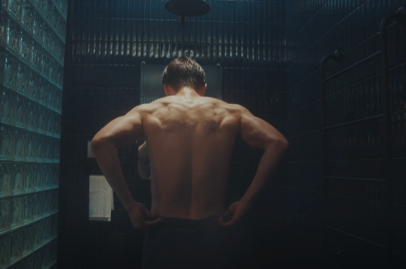 Kịch bản của Dynamite Kiss có nhiều sạn, song diễn xuất của Jang Ki Yong và Ahn Eun Jin đã thành công níu chân khán giả.