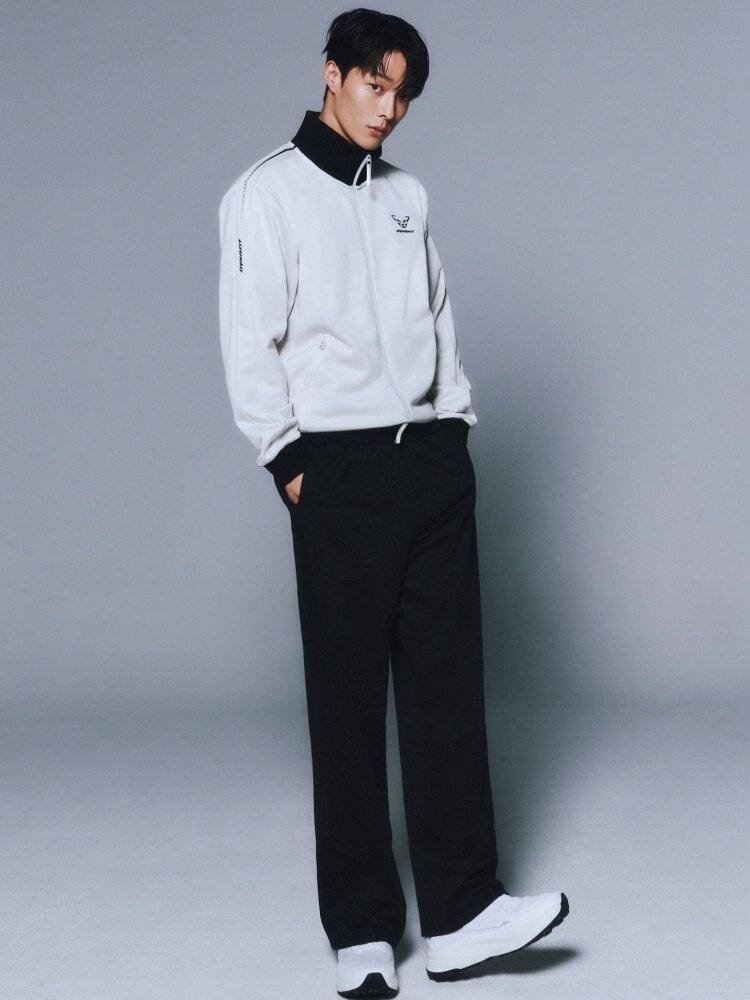 Jang Ki Yong nhập ngũ cuối năm 2021 và xuất ngũ vào năm 2023. Quãng thời gian tạm rời màn ảnh được xem là bước lùi cần thiết để anh nhìn lại sự nghiệp. Sau khi trở lại, nam diễn viên cho thấy sự thay đổi không chỉ trong lựa chọn vai diễn mà còn ở phong cách cá nhân.