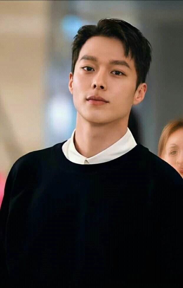 Jang Ki Yong hiện nằm dưới quyền quản lý của United Artist Agency - nơi quy tụ nhiều diễn viên tên tuổi như Song Hye Kyo, Ahn Eun Jin. Ở thời điểm hiện tại, anh không còn là gương mặt mới cũng chưa phải ngôi sao bảo chứng rating, nhưng đã vượt qua giai đoạn loay hoay tìm chỗ đứng.