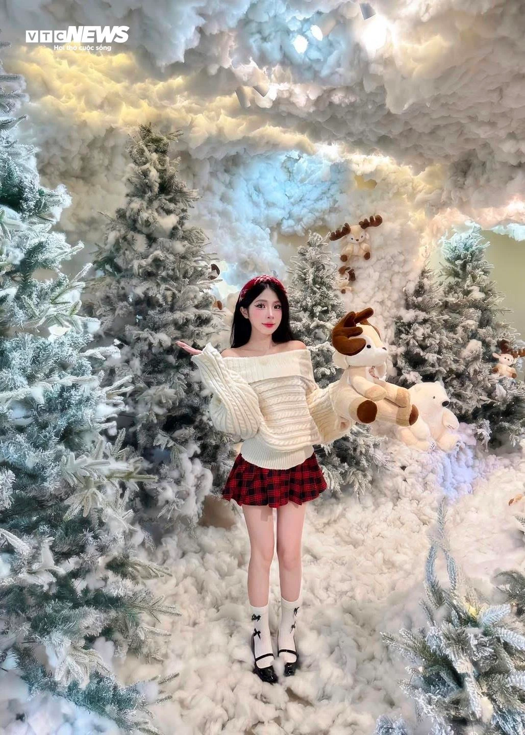 Hàng quán ở TP.HCM rực rỡ không khí Giáng sinh, giới trẻ đua nhau check-in - 22