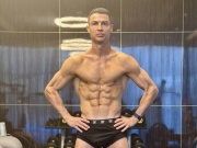 Cách Ronaldo giữ hình thể như tạc tượng ở tuổi 40