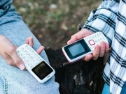 Khi người trẻ vứt bỏ iPhone để quay về thời "đồ đá" với Dumb Phone