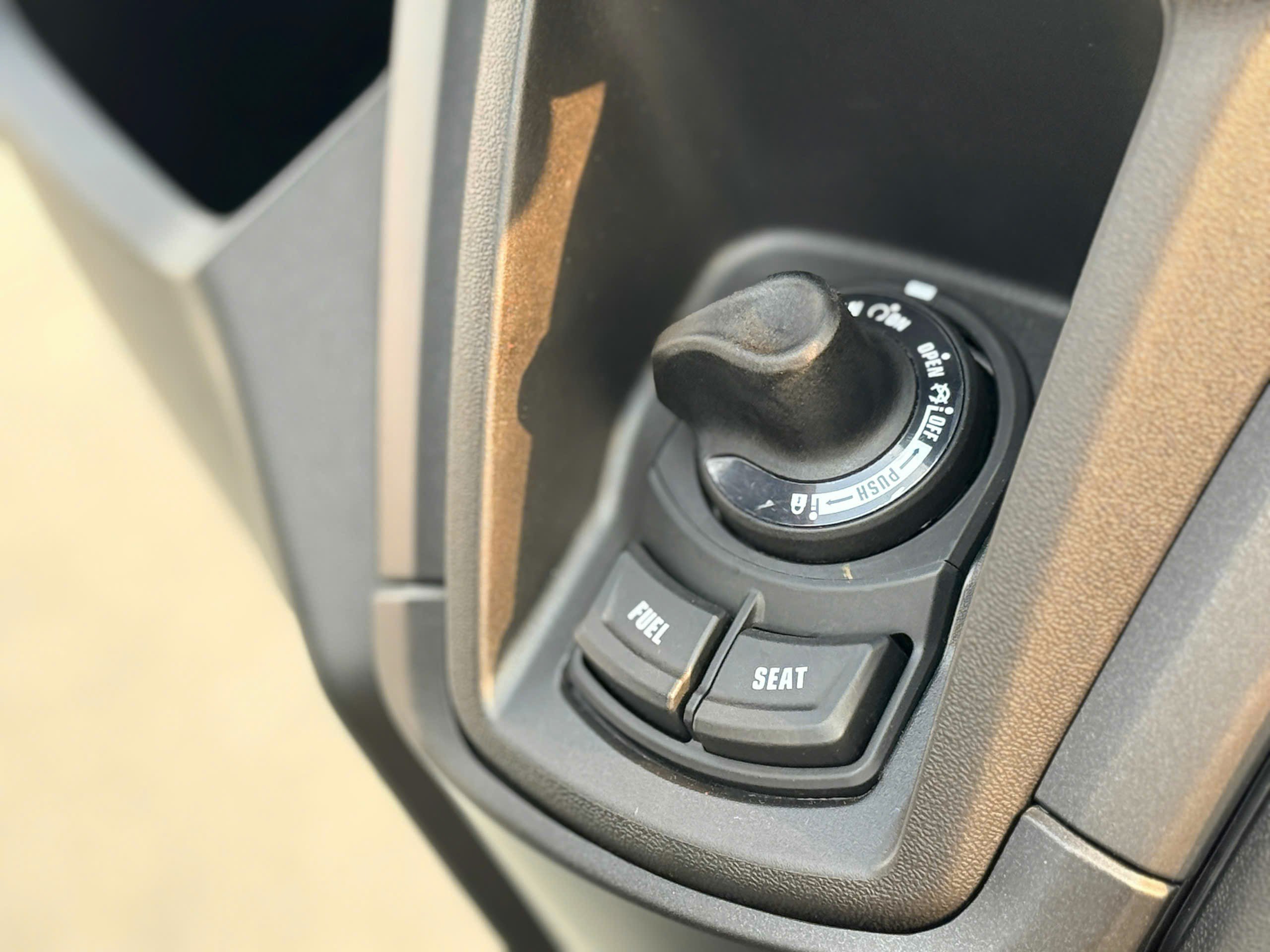 Yamaha NMAX sử dụng chìa khóa thông minh smartkey.