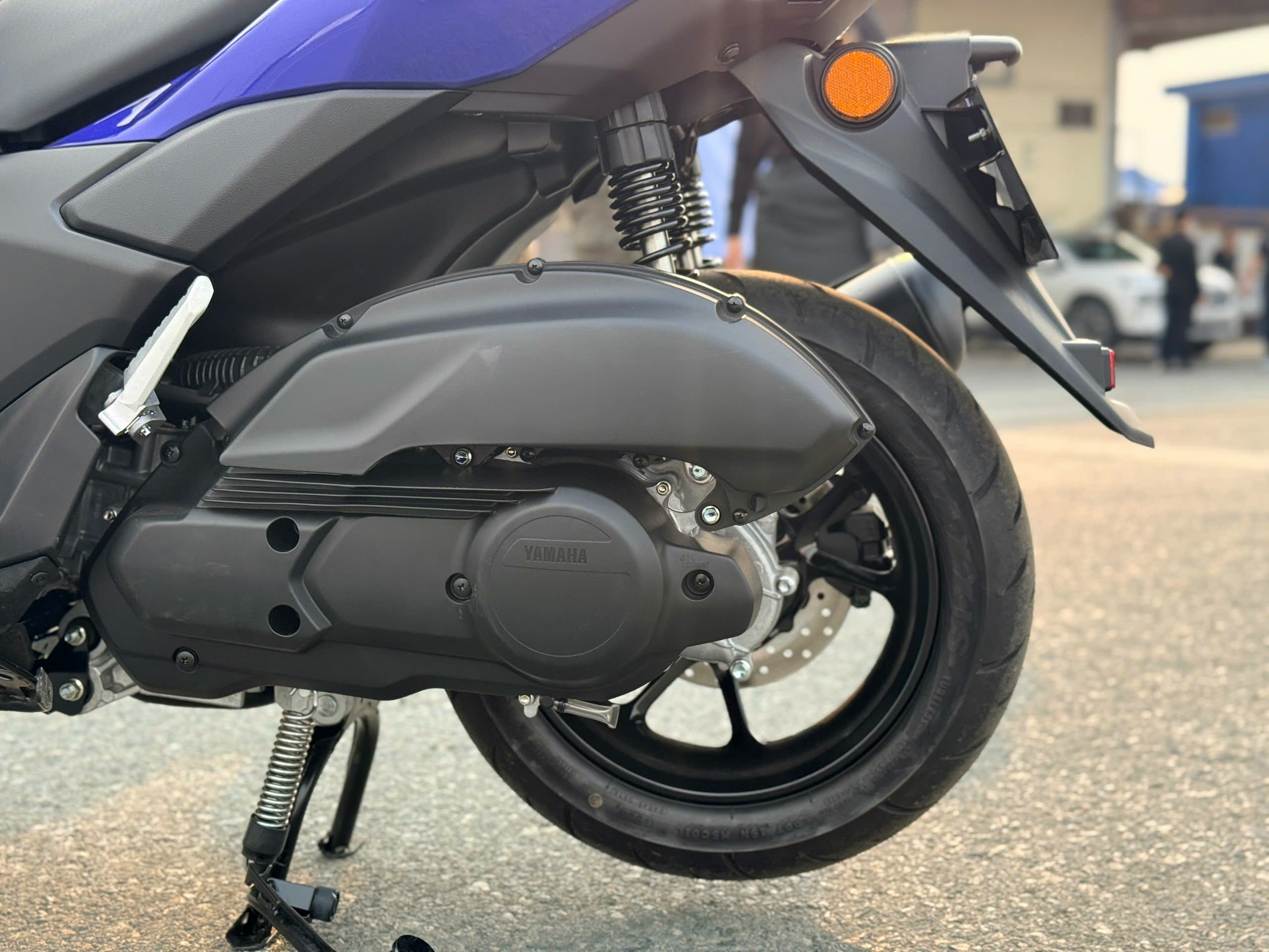 Xe được trang bị động cơ 155 cc Blue Core có công nghệ van biến thiên VVA, SOHC 4 van.