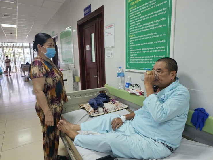 Bệnh nhân ngộc độc thực phẩm đang điều trị tại Bệnh viện Đa khoa Bà Rịa