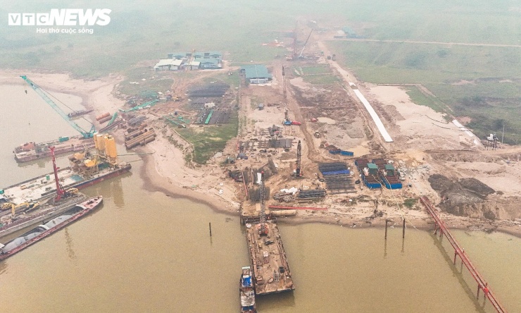 Cận cảnh công trường thi công cầu vượt sông Hồng gần 10.000 tỷ đồng - 9