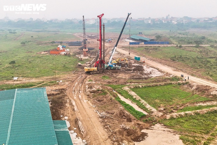 Cận cảnh công trường thi công cầu vượt sông Hồng gần 10.000 tỷ đồng - 11