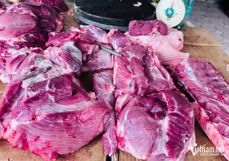 Giá thịt lợn ngoài chợ Hà Nội đang tăng nhanh theo giá lợn hơi xuất chuồng. Ảnh: TA