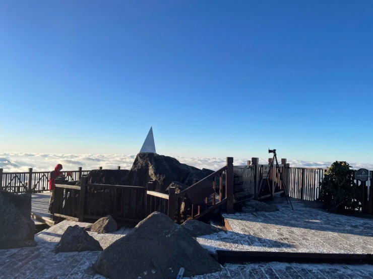 Thời điểm này được xem là lý tưởng để du khách đến Sa Pa&nbsp;săn băng tuyết, săn mây và tận hưởng không khí giáng sinh ở “thành phố trên mây”.