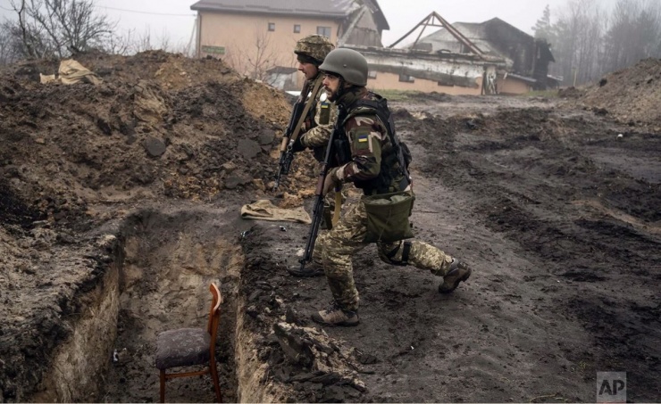 Vũ khí đặc biệt quan trọng trong cận chiến “một mất một còn” tại Ukraine - 1