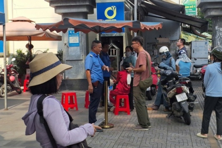 Giá vàng lập đỉnh mới: 6 tiếng đăng ký mua vàng miếng SJC online bất thành