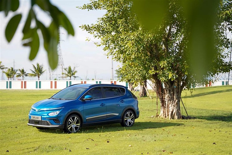 Giá xe điện VinFast VF e34 mới nhất tháng 12/2025