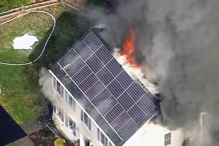 Nhiều nguyên nhân khác nhau có thể khiến các tấm pin&nbsp;mặt trời bốc cháy.