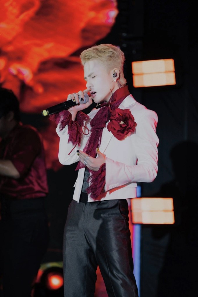 Jack trình diễn ca khúc có ca từ tục tĩu, phản cảm trong một sự kiện tại Hà Nội hôm 16/10.