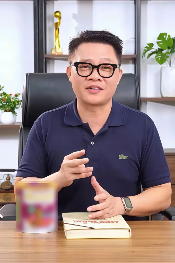 BTV Quang Minh khi quảng cáo cho sữa giả.