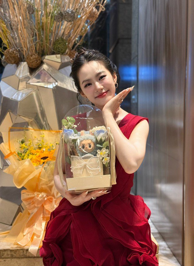 Được biết, để có vóc dáng như hiện tại, nữ ca sĩ đã tự giảm 20kg.