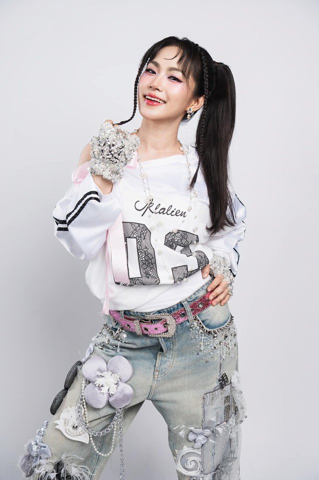 Nhiều khán giả đã dành nhiều lời khen cho vẻ đẹp trẻ trung, dường như "bị thời gian bỏ quên" của Lương Bích Hữu.