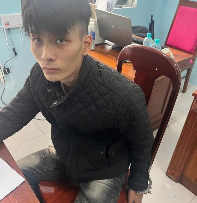 Phạm Ngọc Anh Khoa bị khống chế tại cơ quan công an