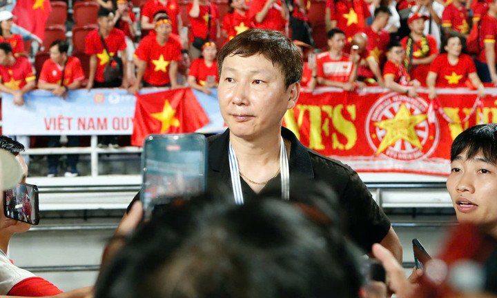 Huấn luyện viên Kim Sang-sik còn hợp đồng với VFF đến năm 2027.