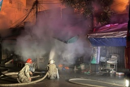 Cháy chợ ở Hà Nội, nhiều hộ dân phải sơ tán trong đêm
