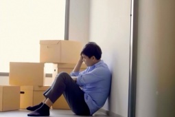 Than vãn quá nhiều khiến người đàn ông bị đuổi việc