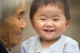 Tin tức sức khỏe - Bà nội nằm liệt lở loét da hoại tử: Cháu đích tôn giúp bà làm lành bằng mẹo nhỏ khó tin này!