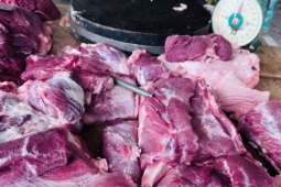 Giá lợn hơi áp sát 70.000 đồng/kg, thịt lợn ngoài chợ lại đua tăng