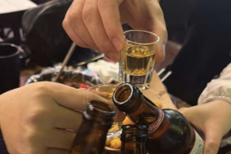 Massage có giúp giải rượu?