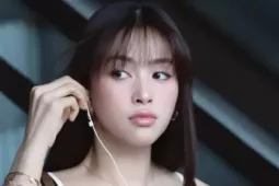 Hoa hậu đua nhau chụp ảnh trạm tỷ đang gây sốt