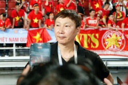 VFF 'tự động' gia hạn hợp đồng với HLV Kim Sang-sik đến hết Asian Cup 2027