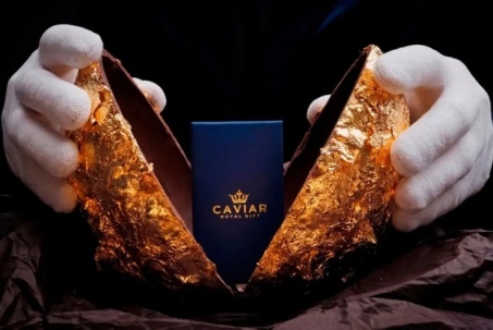 Caviar ra mắt quả trứng Giáng sinh chứa smartphone mạ vàng, giá từ 315 triệu đồng