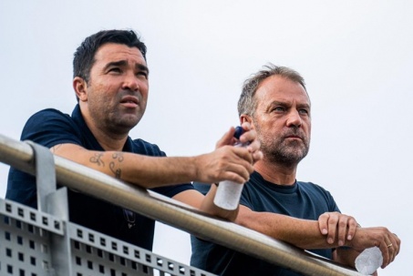 Độc lạ Barcelona gia hạn với bệnh binh, phớt lờ yêu cầu khẩn của HLV Flick