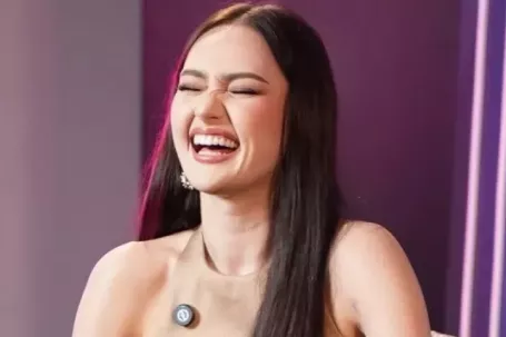 Á hậu Hoàn vũ 2025 bị fan Việt chỉ trích