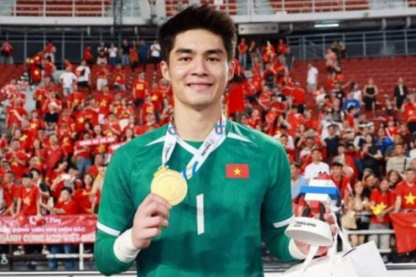 Thủ môn Trần Trung Kiên được CĐV bầu chọn là cầu thủ điển trai nhất SEA Games 33