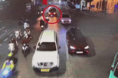 CSGT Hà Nội kích hoạt 'làn sóng xanh', mở đường cứu sản phụ nguy kịch