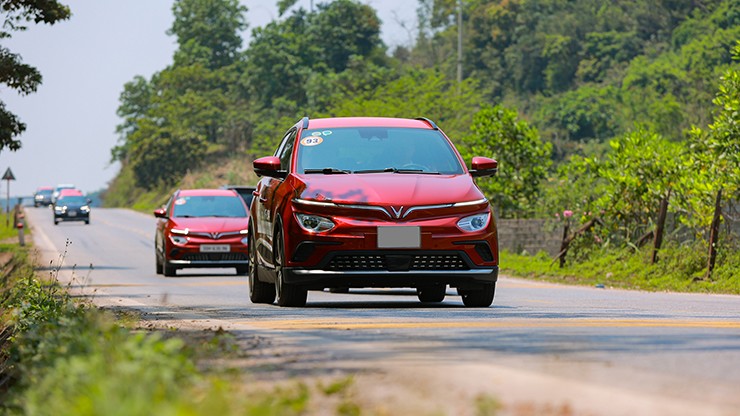 Giá xe điện VinFast VF e34 mới nhất tháng 12/2025 - 2