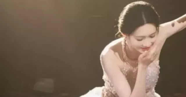 Cú ngã khiến 400 triệu người trầm trồ