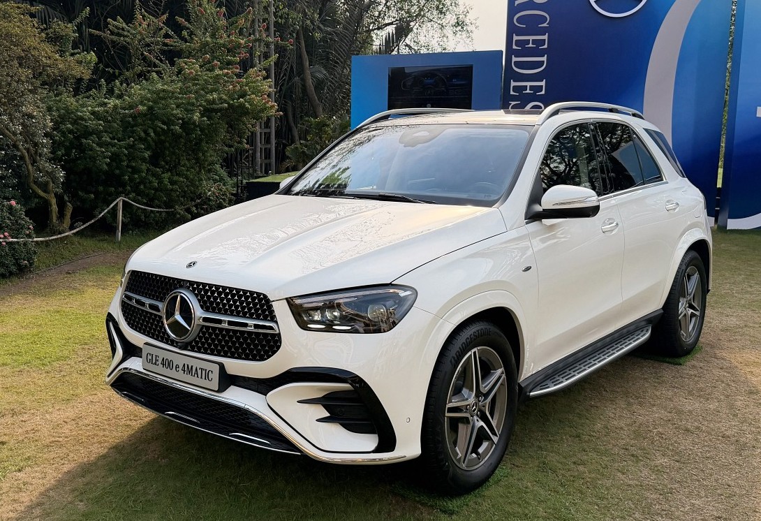 Phiên bản GLE 400 e 4MATIC nhận được những nâng cấp về thiết kế và trang bị tiện nghi.