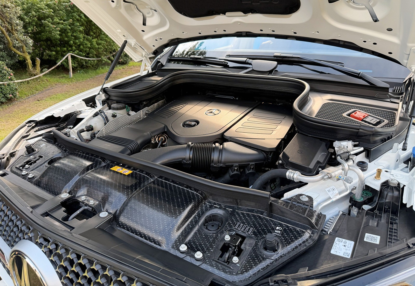 GLE 400 e được trang bị khối động cơ lai xăng điện, dung tích 2.0L.