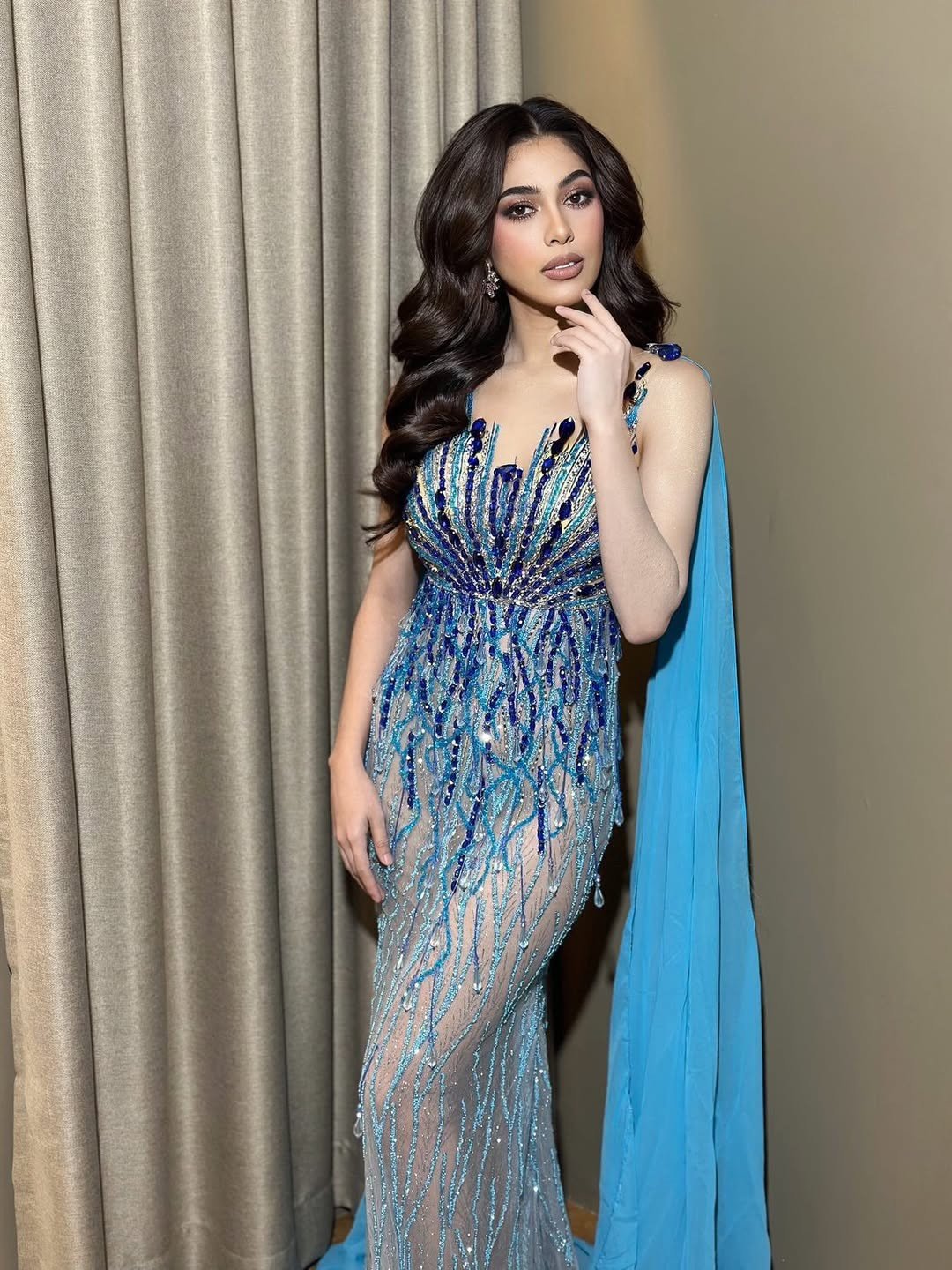 Giành ngôi á hậu, Chelsea Fernandez đồng hành cùng hoa hậu Yolina Lindquist trong thời gian nhiệm kỳ một năm.